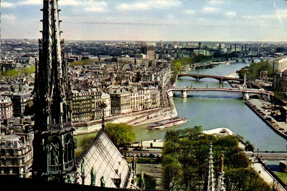 Vista de Paris vista da ponta da Catedral de Notre-Dame — Edições Mexichrome, n° 534 - Frente