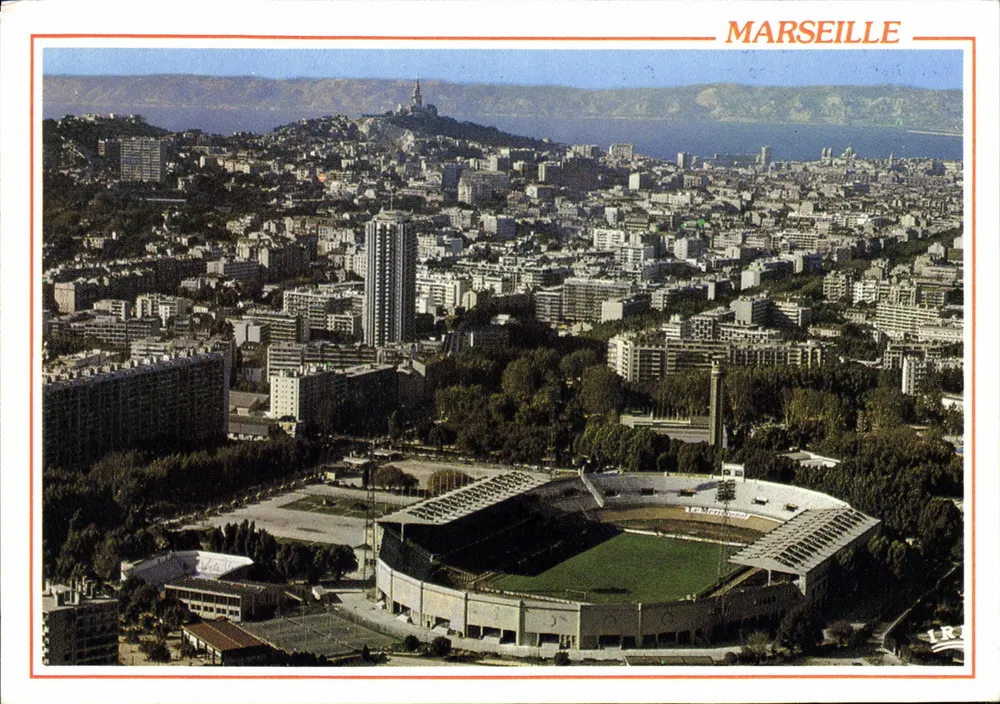 Marseille — vista aérea do estádio e do Vieux-Port — REFLETS DE PROVENCE - Frente