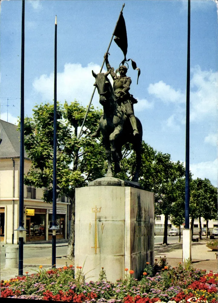 Compiegne (Oise) — Estátua de Joana d'Arc — Impressor Combier - Frente