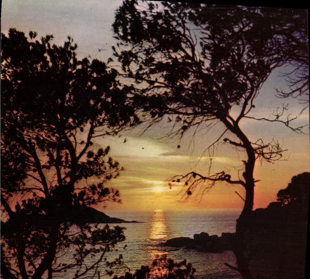 Pôr do sol sobre a Méditerrânea — Cou. 4 — Edição Y.P.A. 101, André St. Mandé - Frente