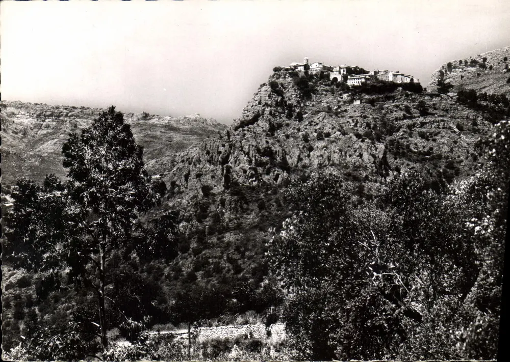 Gourdon — Côte d'Azur — Editor: Fotógrafo Verdadeiro - Frente