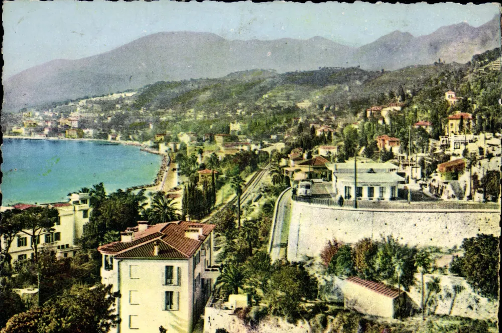 A Costa Azul - Menton-Garavan — Vista geral, fronteira franco-italiana e nova alfândega francesa - Frente