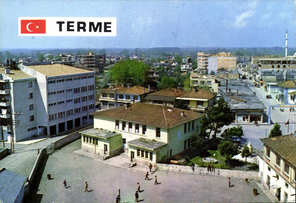 Terme — Vista geral — Editor Aydınlık Kartpostal, Istambul - Frente