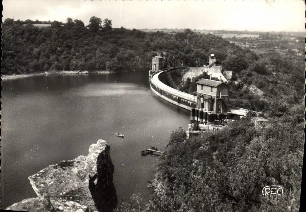 A Barragem de Eguzon — La Creuse — Editor M. ROUSSEAU, Châteauroux - Frente