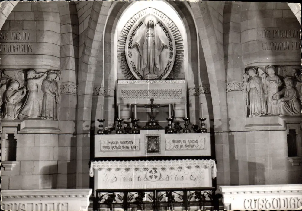 Denkmal der Schlachten der Marne — Der Altar der Krypta — Exklusive Ausgabe der Kapelle von Dormans - Vorderseite