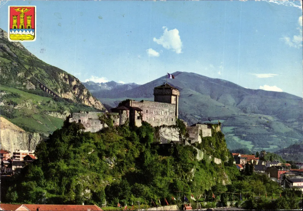 Das Schloss-Fort — Lourdes (Hautes-Pyrénées) — Editions P. CHAMBOYAN - Vorderseite