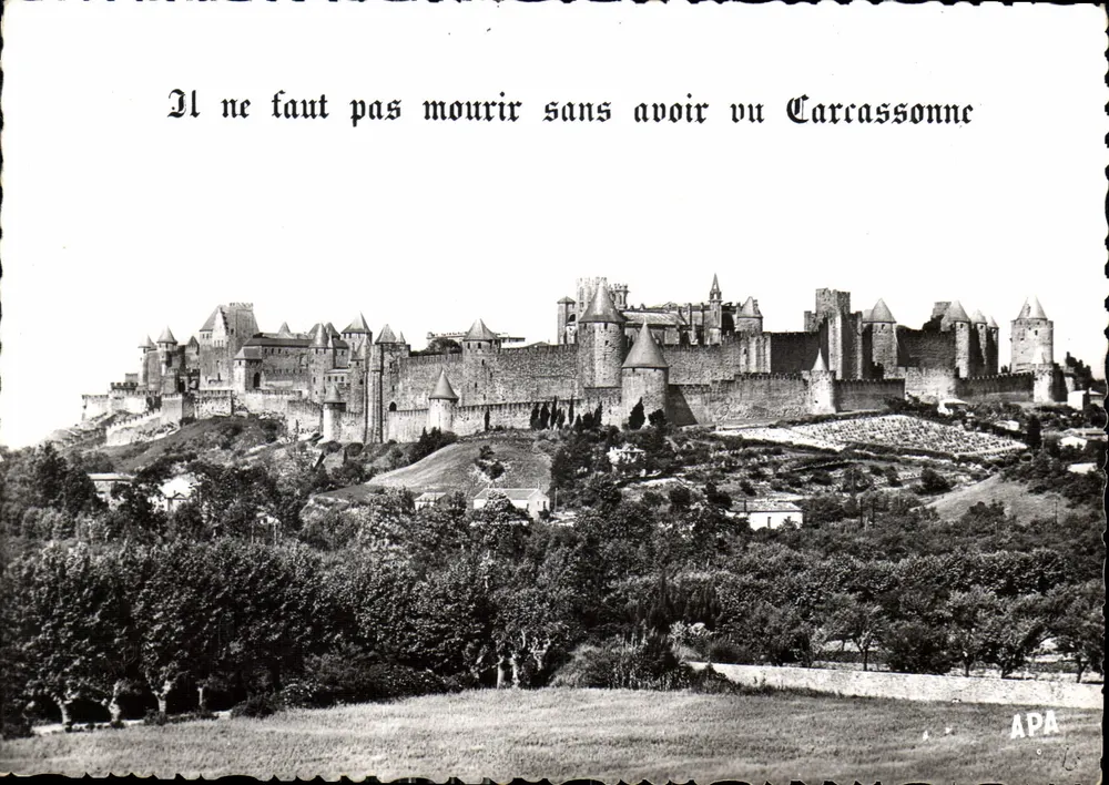 Carcassonne — La Cité gezien vanuit de Aude — uitgever APA, n°10 - Voorkant