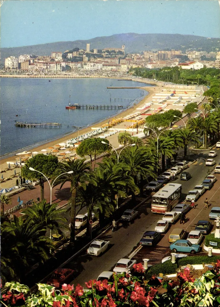 Cannes — Ansicht von La Croisette und Le Suquet — Verlag: TROMOCOLOR, Nr. 3673.2 - Vorderseite