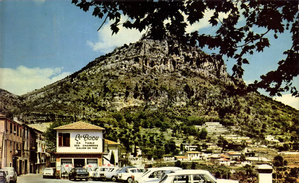 Le Baou — vue du village et du mont — éditeur Couleurs Naturelles - Recto