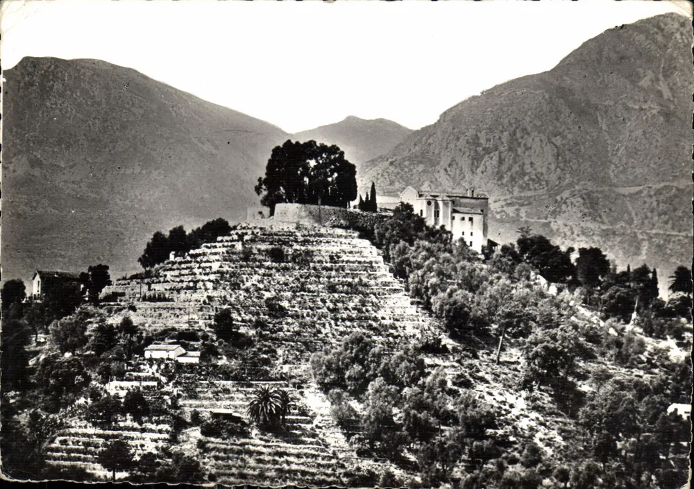 Menton (A.-M.) — N.-D. de l'Annonciade (Höhe 230 m.) — Übersicht des Klosters — Procure des Missions du Levant - Vorderseite