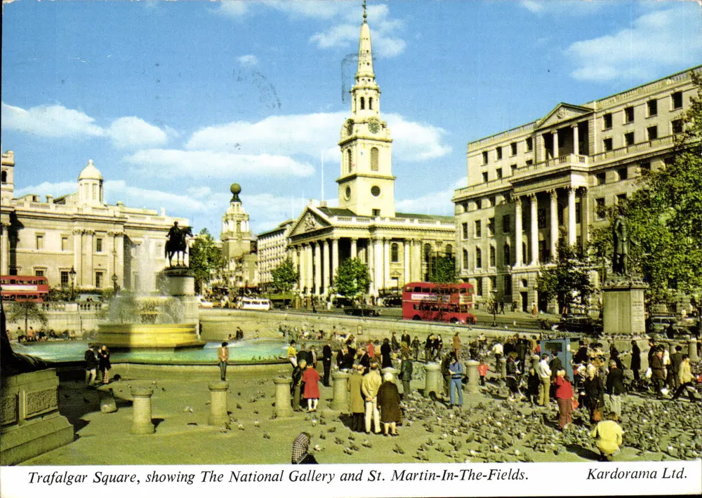Trafalgar Square — mit der National Gallery und St. Martin-in-the-Fields — Kardorama Ltd. - Vorderseite