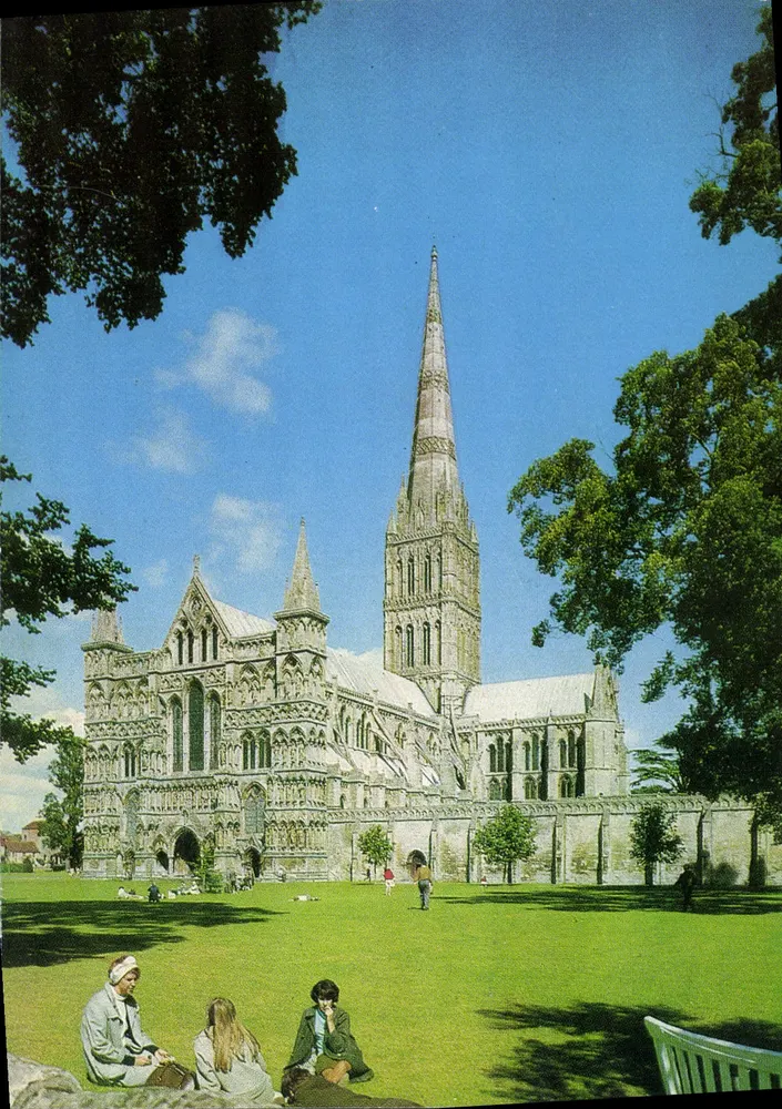 Salisbury Cathedral — Westfront und Turm — (402 ft.) — der höchste in Großbritannien. — Verlag: The Friends of Salisbury Cathedral. - Vorderseite