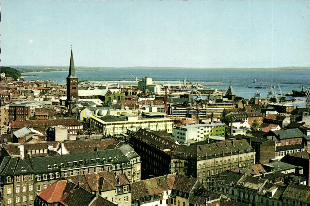 Aarhus — Uitzicht op de stad en het haven — Uitgever: Students Post - Voorkant
