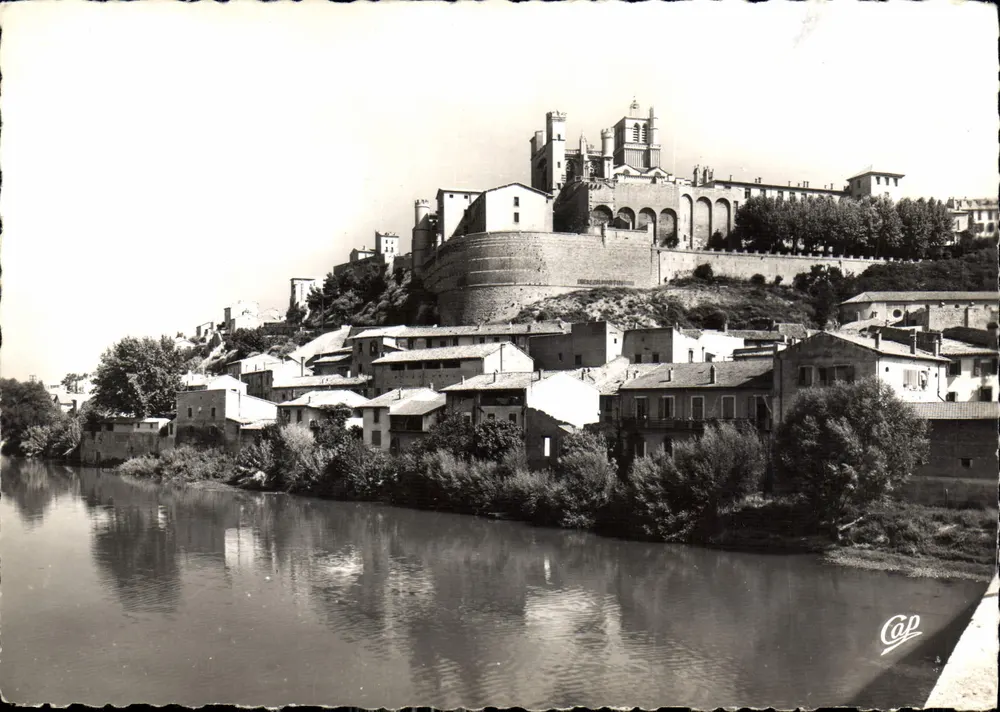 Béziers — Vista da catedral e da cidade sobre o Orb — Cap - Frente