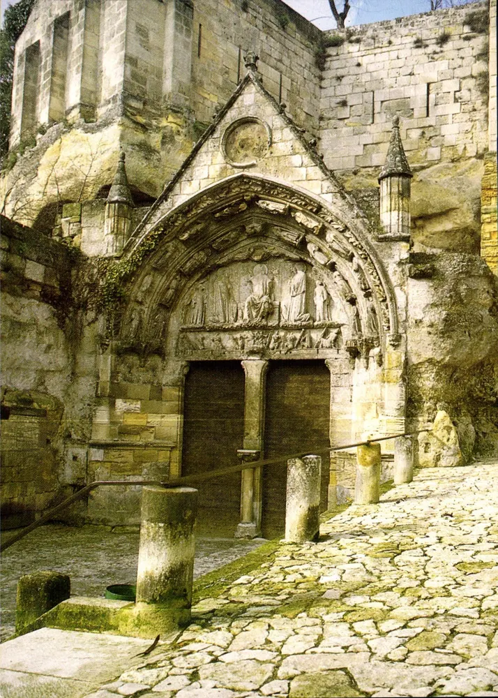 Saint-Émilion — Fassade der monolithischen Kirche, in den Felsen gemeißelt — Éditions et Impressions Comblier / Mâcon - Vorderseite
