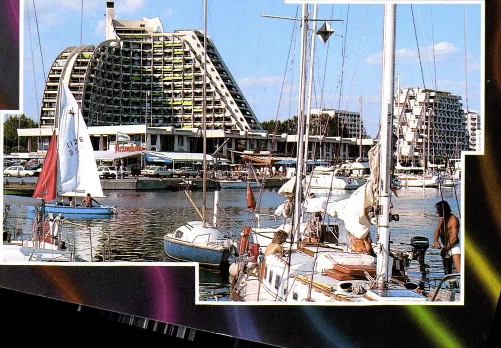 O Porto de La Grande Motte — Hotel do Porto e iates — Éditions Betton - Frente