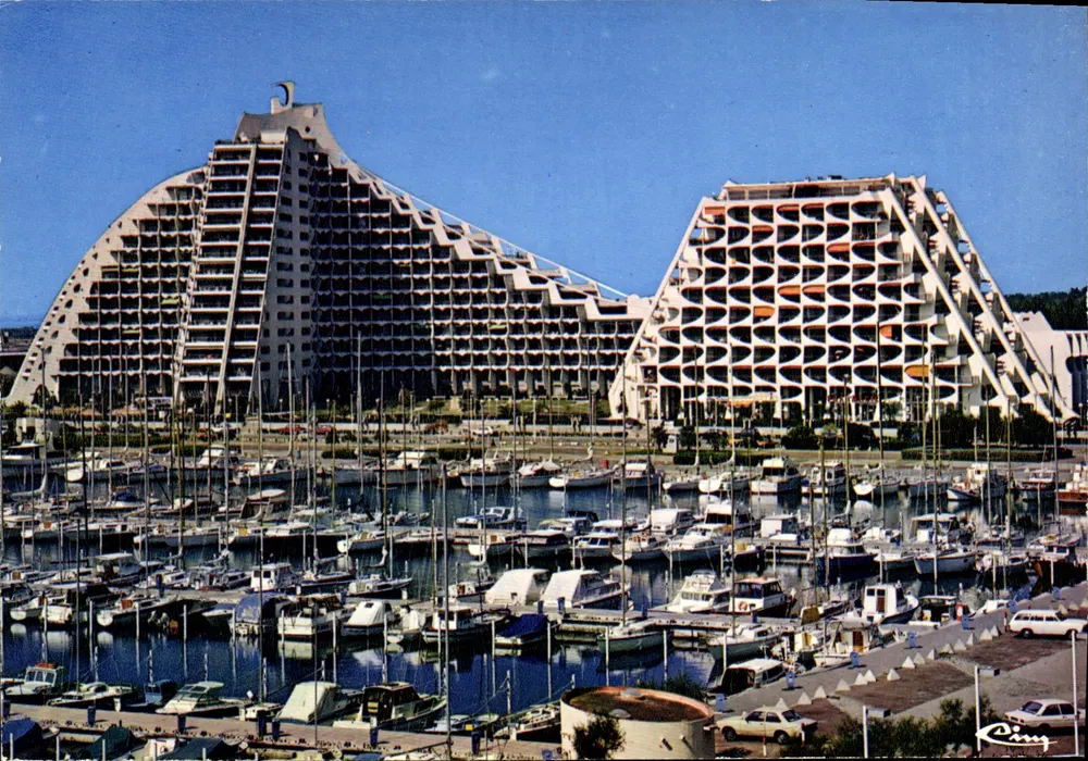 La Grande-Motte (Hérault) — 'La Grande Pyramide' ('L'Eden') — Drucker Lombier - Vorderseite