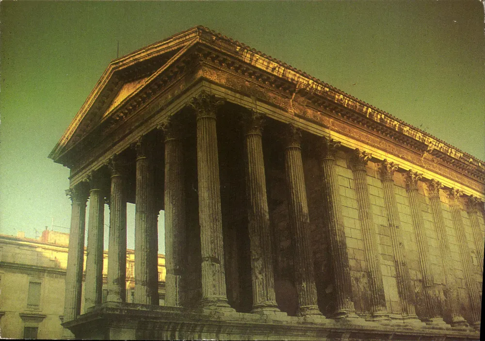 A Maison Carrée — Nîmes — Éditions du Soleil - Frente