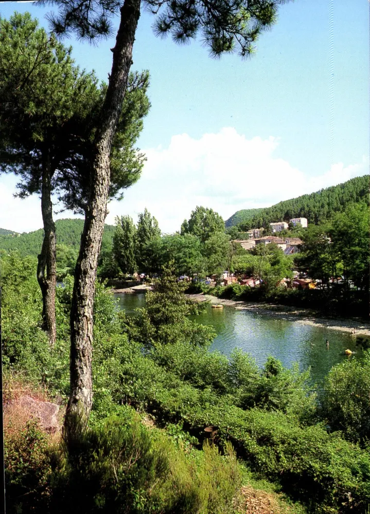 BESSEGES (30160 - Gard) — Blick auf den Fluss Cèze am Eingang der Stadt — Verlag: Magenta, rue Villeurbanne - Vorderseite