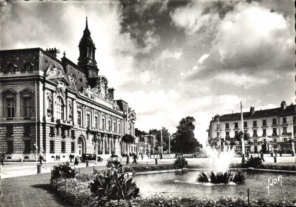 Tours (Loire-et-Loire) — Place Jean-Jaurès und Rathaus — Éditions d'Art Yvon - Vorderseite