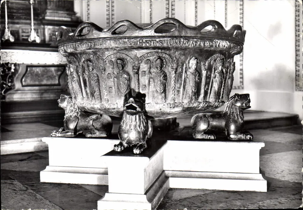 Salzburg — Kathedrale mit römischer Fontäne und neuer Glocke — Verlag: Echta Photography 33153 - Vorderseite