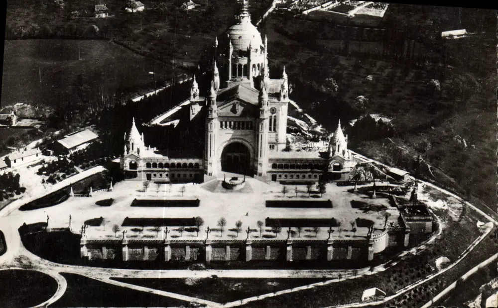 Basílica de Lisieux — Vista aérea — Jean Tien, n°13 - Frente