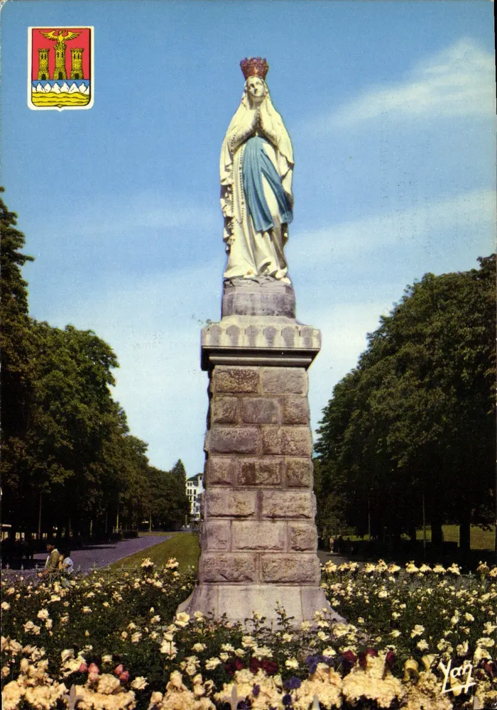 Lourdes — A Virgem Coroada — Edições P. CHAMBON - Frente