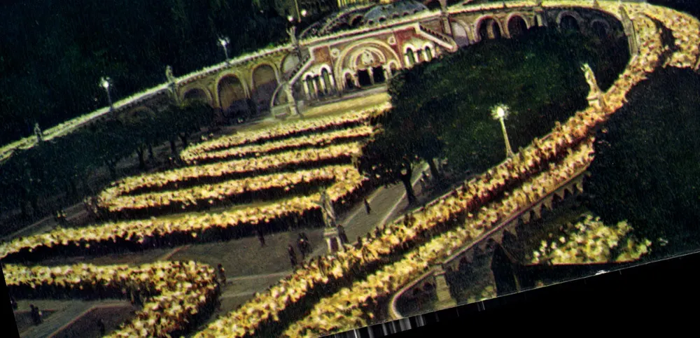 Die Beleuchtete Basilika und die Fackelprozession — Lourdes — Verlag A. Doucet, Nr. 65 - Vorderseite