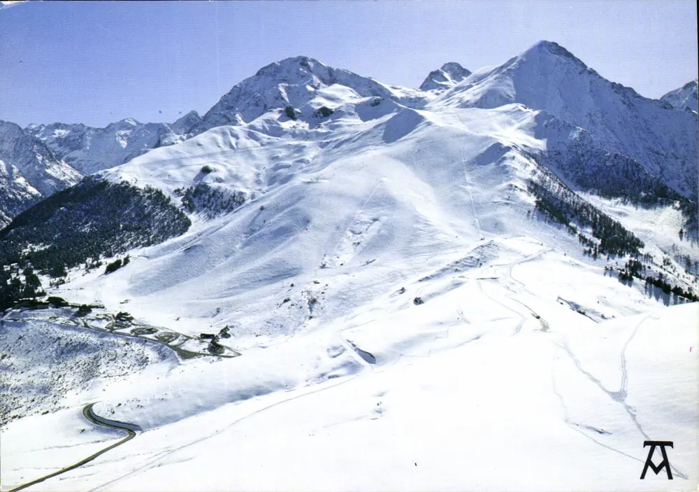Die Pyrenäen unter Schnee — Allgemeiner Blick, die Pisten, die Gipfel von Sarrouilles, Lustou und Estos — Artpyr Editions, K.998 - Vorderseite