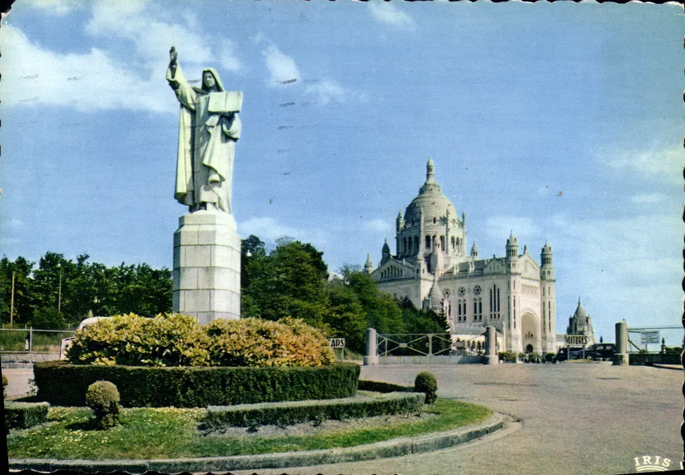 Lisieux — Basilique und Statue der Heiligen Thérèse — Éditions Iris - Vorderseite