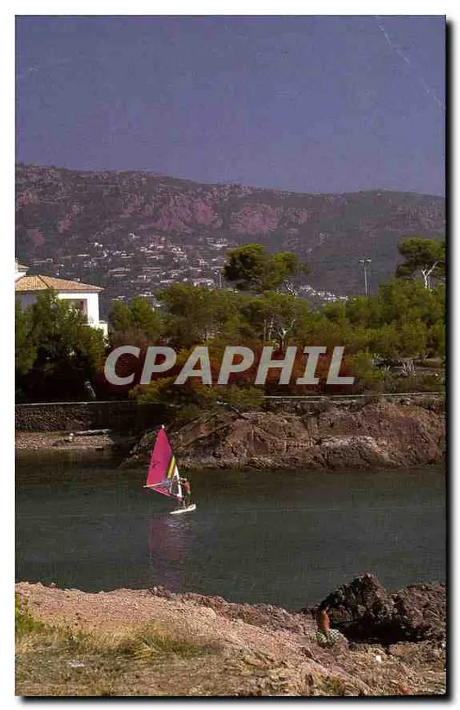 Embarcação a vela em uma baia costeira — Esterel — Photo Scope, S.1/50 - Frente