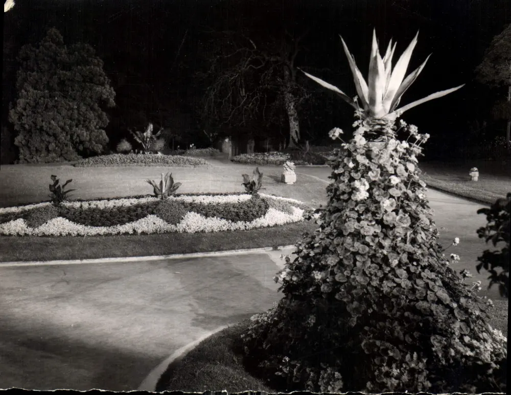 Avranches - O Jardim Público — Iluminação — Cie des Arts Photomécaniques, Paris - Frente