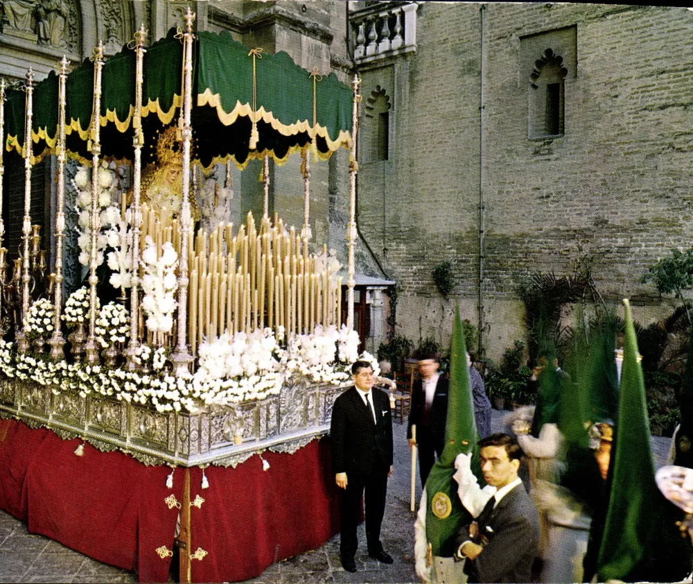 Sevilla. Semana Santa — María Santísima del Palacio — Wydawnictwo DOMÍNGUEZ - MADRID - Awers