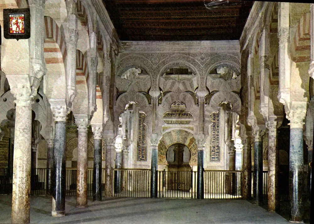 Mesquita-Catedral de Córdova — Nef principal, diante do mihrab — Edições Subirats Casanovas, Barcelona - Frente