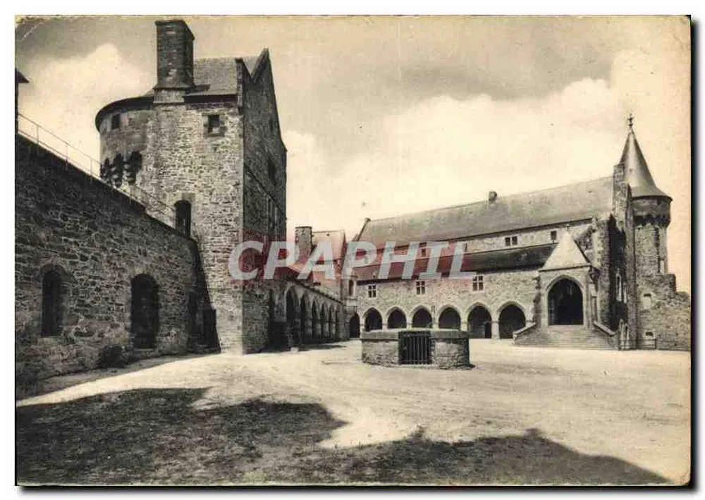 Vitré (Ille-et-Vilaine) — Pátio interno do castelo, Morada dos Duques de La Trémouille e Torre l'Argentiére — Editor: J'Art de France, Caen - Frente