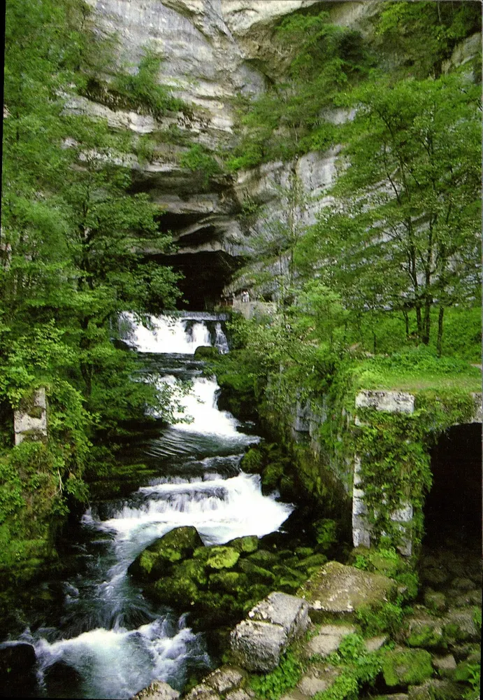Die Quelle der Loue — In der Nähe von Mouchier, Haute-Saône — Éditions du Haut-Doubs - Vorderseite