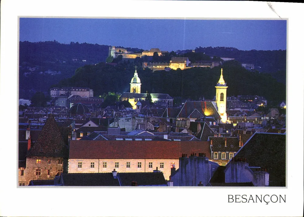 Besançon — As iluminações — A igreja de São Pedro, a catedral de São João e a cidadela de Vauban — Edições Dubier-Macon - Frente