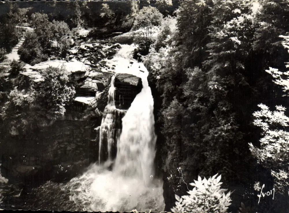 Lago de Villers (Doubs) — El salto del Doubs (altura 27 metros) — Les Éditions d'Art 'VYC' París, n° 1640 - Anverso