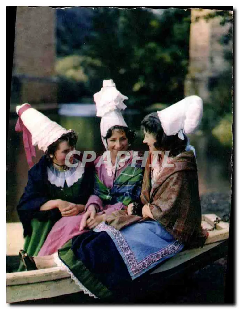 Junge Mädchen im traditionellen Kleid — Folklore Frankreichs — Éditions Baby - Vorderseite