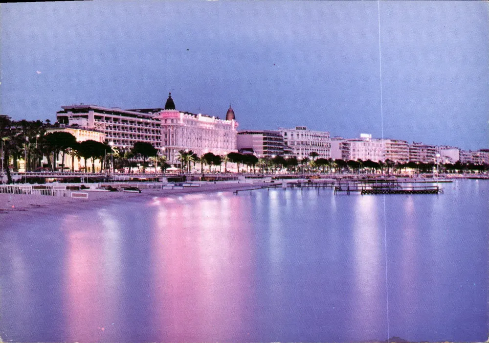 Cannes — Vista noturna da Croisette — ELBE éditions - Frente