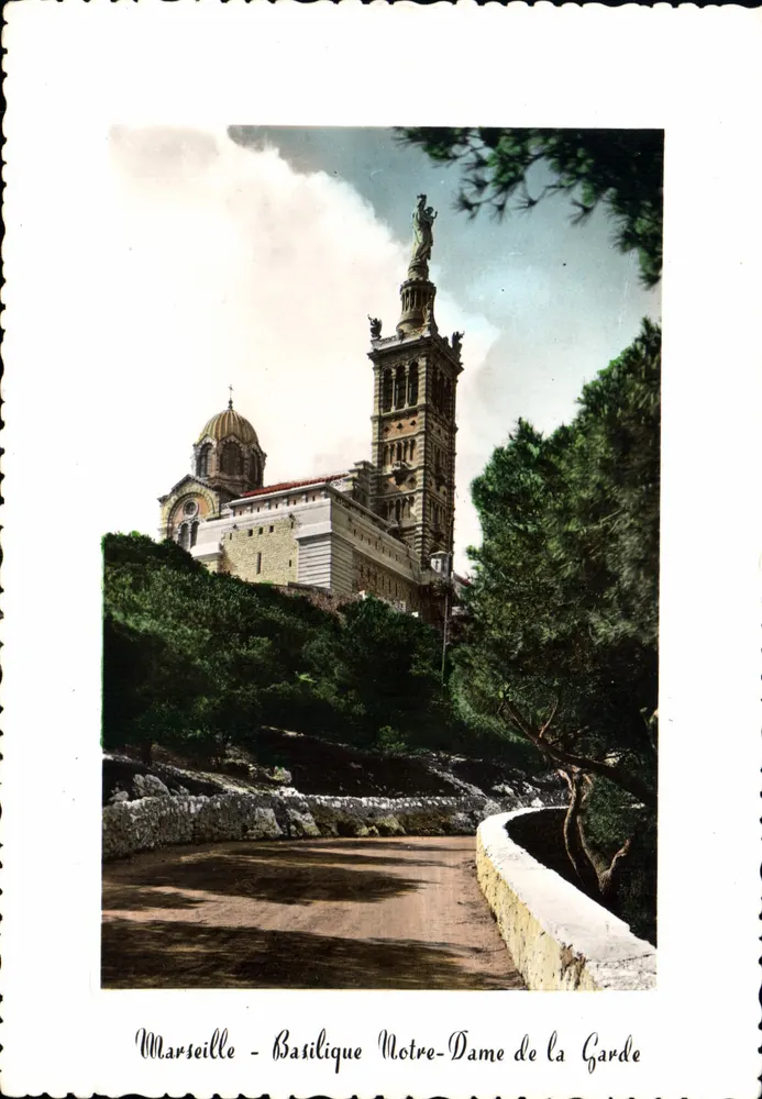 Marselha - Basílica Nossa Senhora da Guarda — Le Carrefour du Monde, n°1026 - Frente