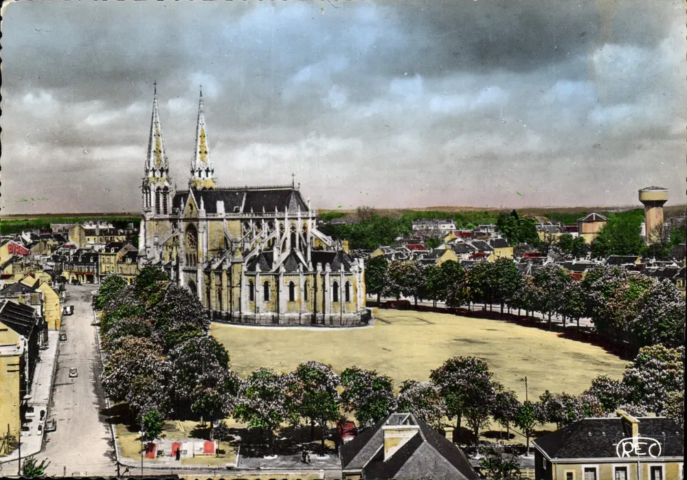 Châteauroux — Praça Voltaire — M. ROUSSEL Foto - Editor - Frente