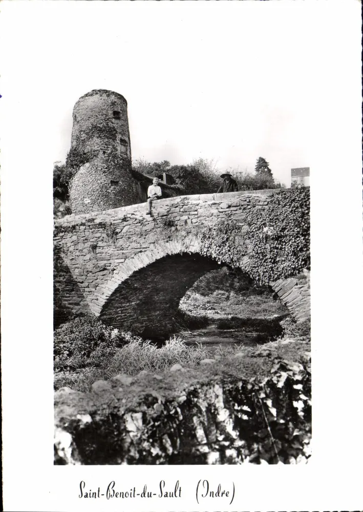Saint-Benoît-du-Sault (Indre) — Ponte e Torre Gardard — Photomérier - Frente