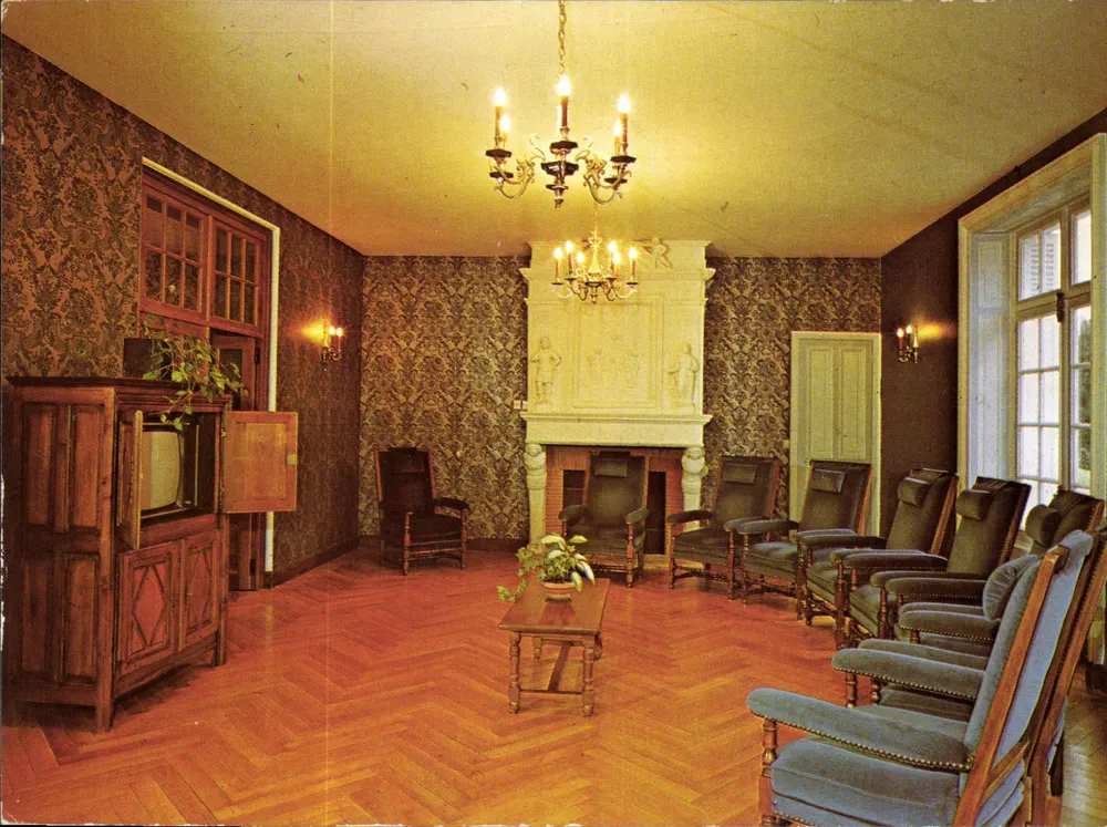 Esszimmer — Innenraum eines Schlosses — E.P.A.F. Maison de Repos, Ballan-Miré - Vorderseite