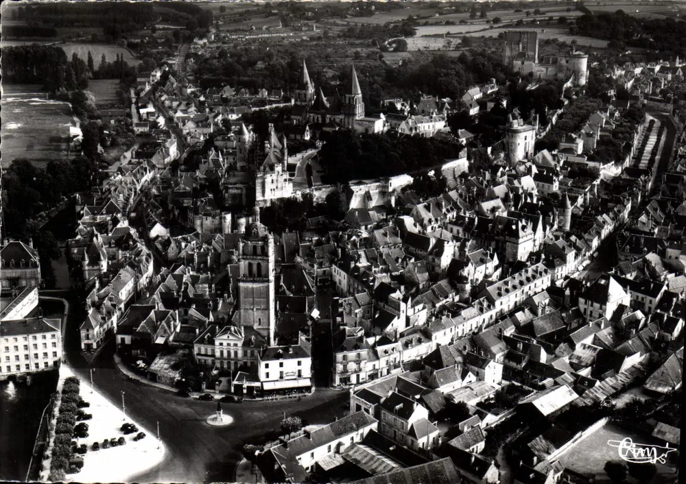Loches (Indre-et-Loire) — panoramische Luftaufnahme — Combiér, n° 94-78 - Vorderseite