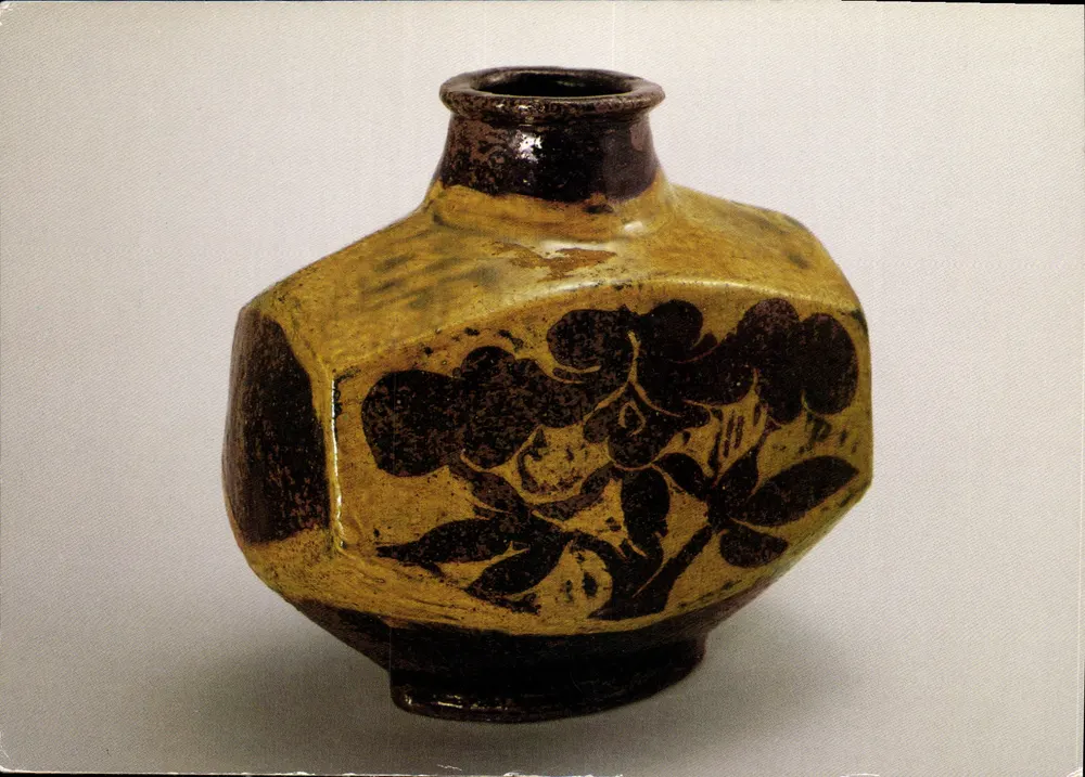 Blütenmuster-Vase — Meiji-Zeit — Nationalmuseum für moderne Kunst, Kyoto - Vorderseite