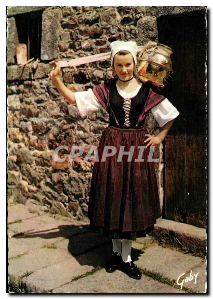 La Triolette — Dienstmagd, die die Milch der Kühe mit einem Arbeitshemd aus den Jahren um 1860 trägt, mit der « Kanne » aus Kupfer auf der Schulter — Éditions Gaby - Vorderseite