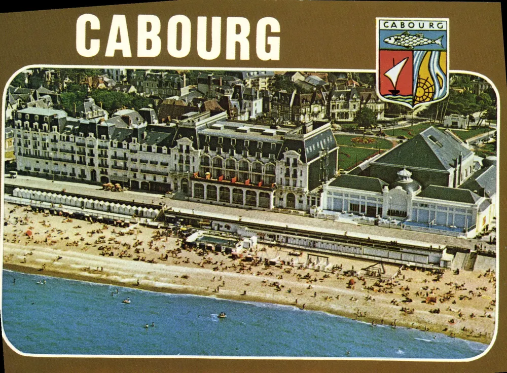 Cabourg — vista aérea da praia e dos edifícios — Artaud Frères - Frente