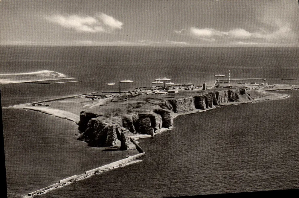 Eiland Helgoland — luchtfoto — Nordseeheilbad INSEL HELGOLAND, Lübeck - Voorkant