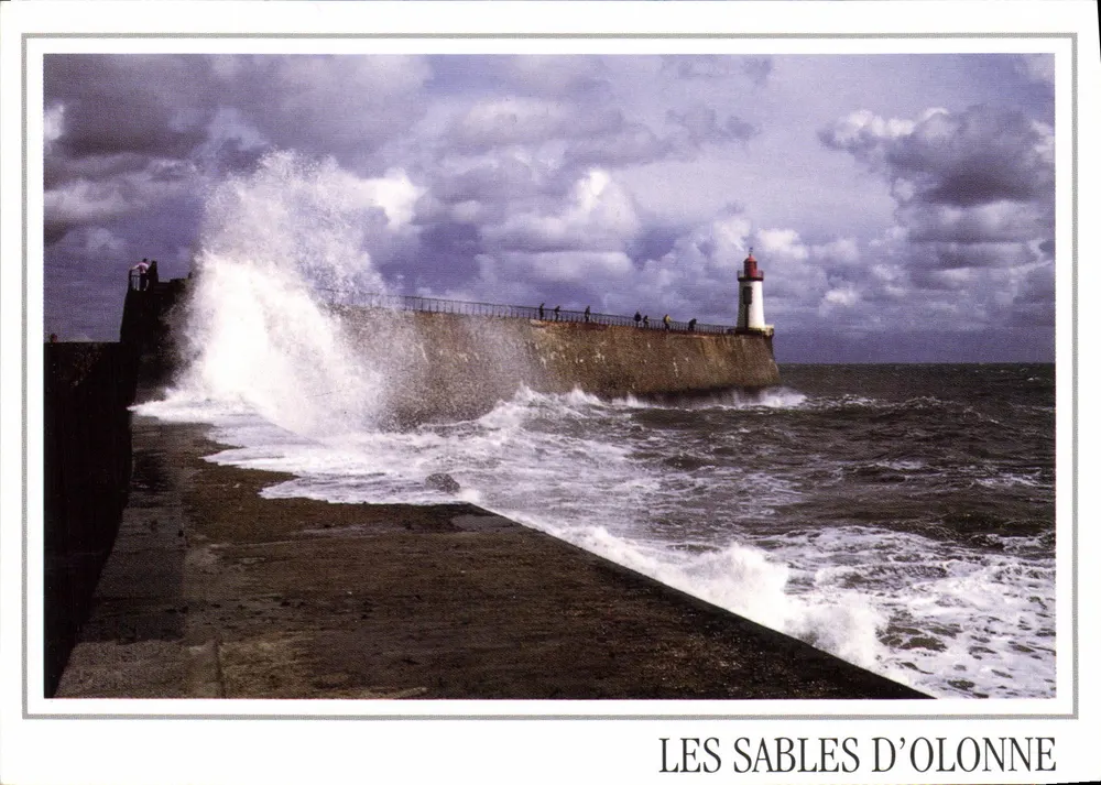 Les Sables d'Olonne — farol no final do canal — Ballia Éditions de Vendée - Frente